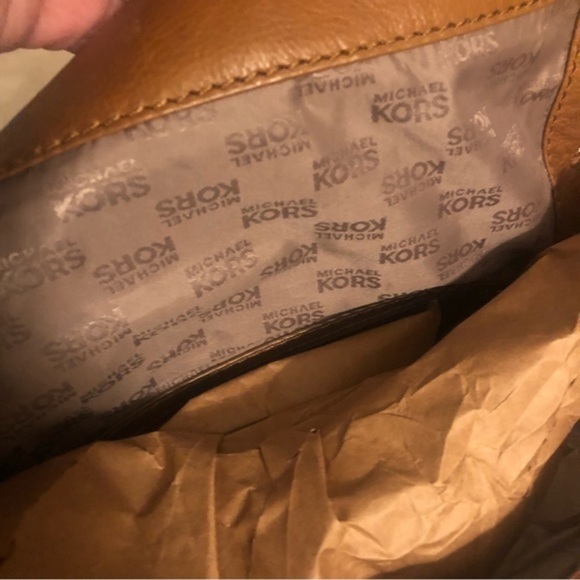 MICHAEL KORS BROWN TAN SHOULDER BAG - Picture 7 of 14